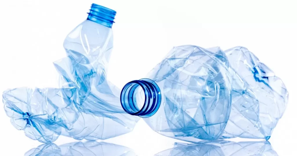 Come schiacciare le bottiglie di plastica come schiacciare le bottiglie di plastica